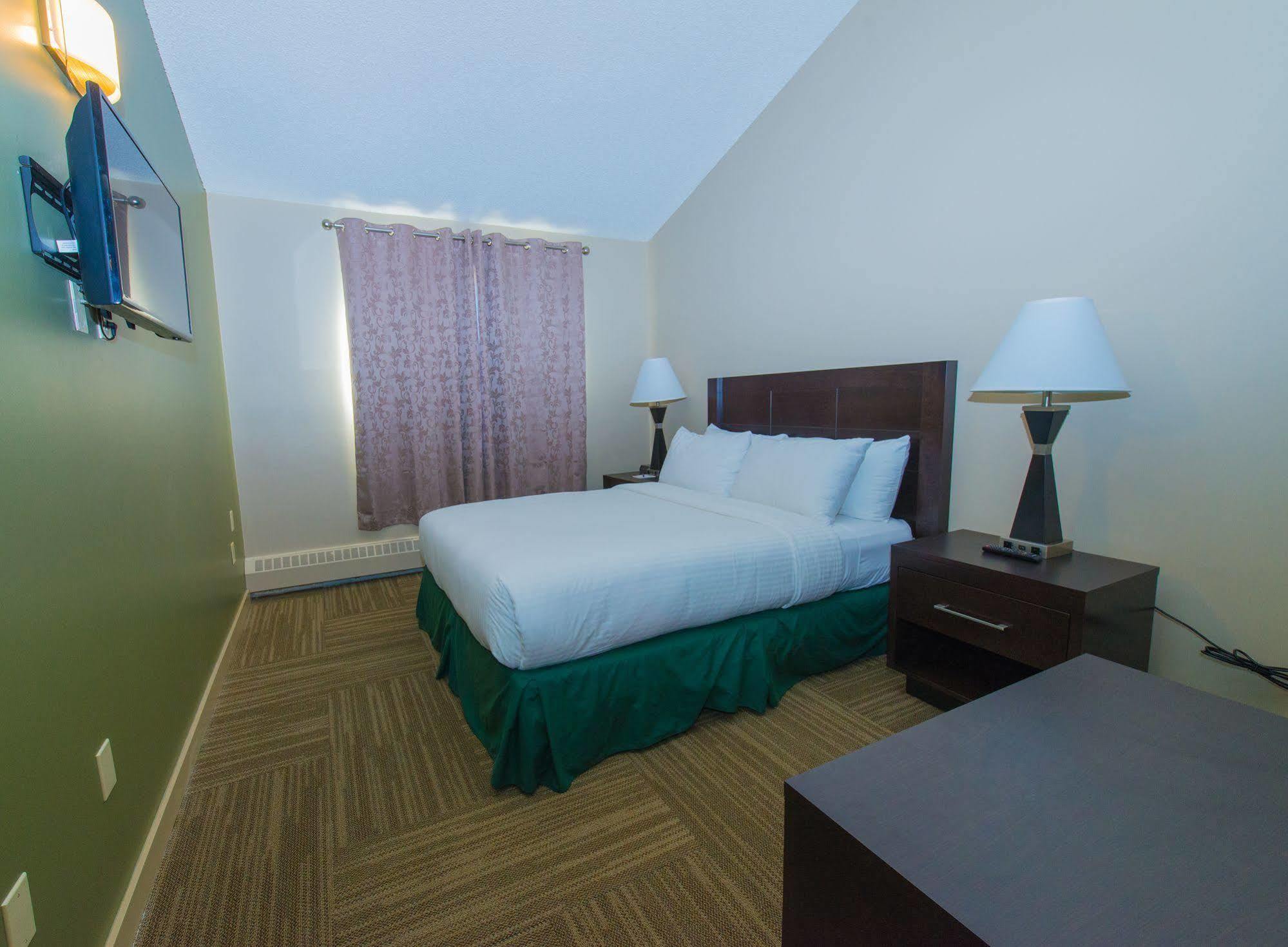 Capital Suites Yellowknife Esterno foto
